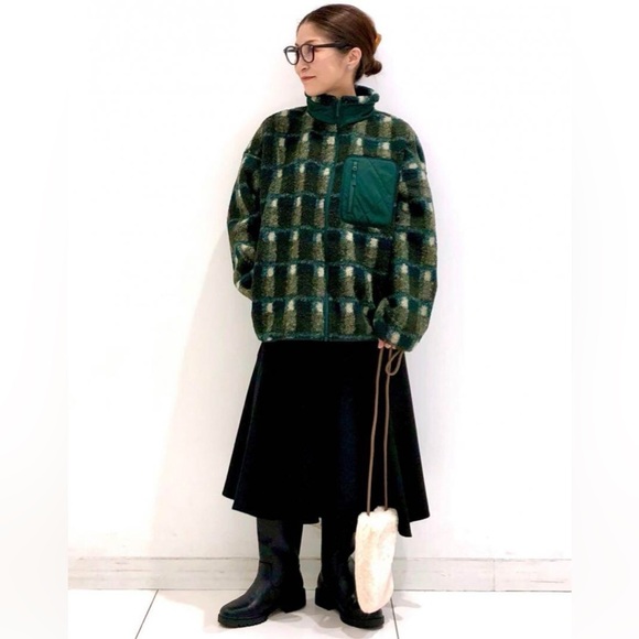 Uniqlo x JW Anderson green windproof outer fleece printed jacket size S - Picture 3 of 9